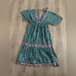 Cassee’s long dress very beautiful floral print with gold.